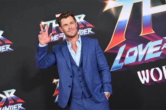 Chris Hemsworth chờ 10 năm để khoe hình thể vạm vỡ